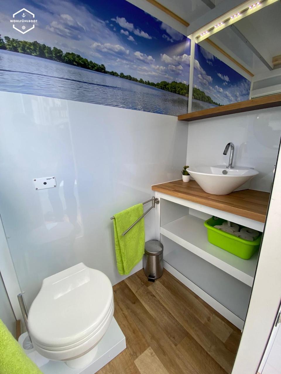فندق Wohlfuehlboot Hausboot - Festlieger Im Hafen Bad Saarow - Wc An Bord, Dusche An Land المظهر الخارجي الصورة
